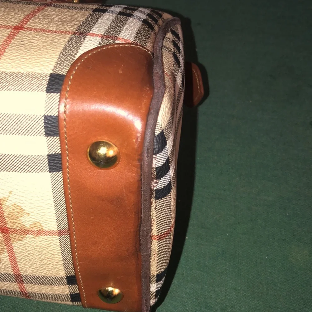 Burberry - Picture 9 of 15